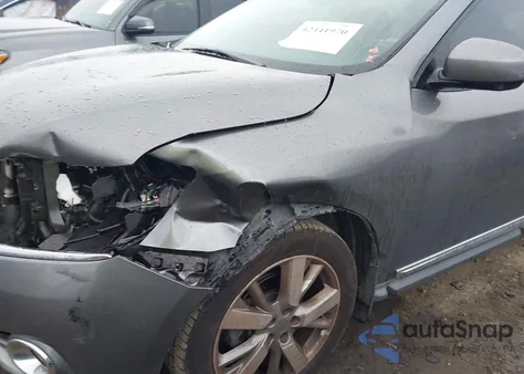 2016 Nissan Pathfinder Platinum z USA, uszkodzony, nr VIN 5N1AR2MN2GC661447